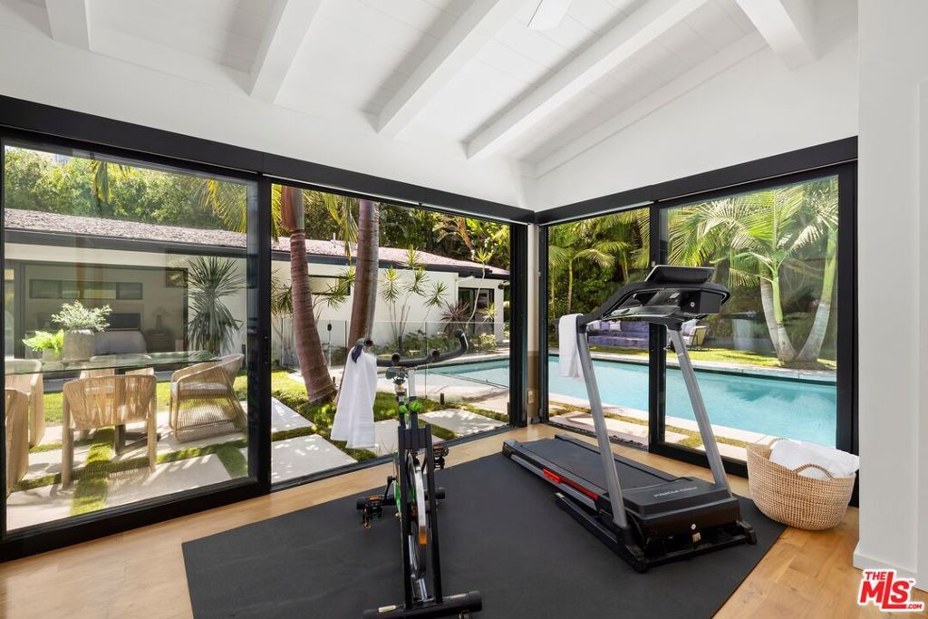 Image 15 of property listing at 2110 Westridge Road, Los Angeles, CA 90049