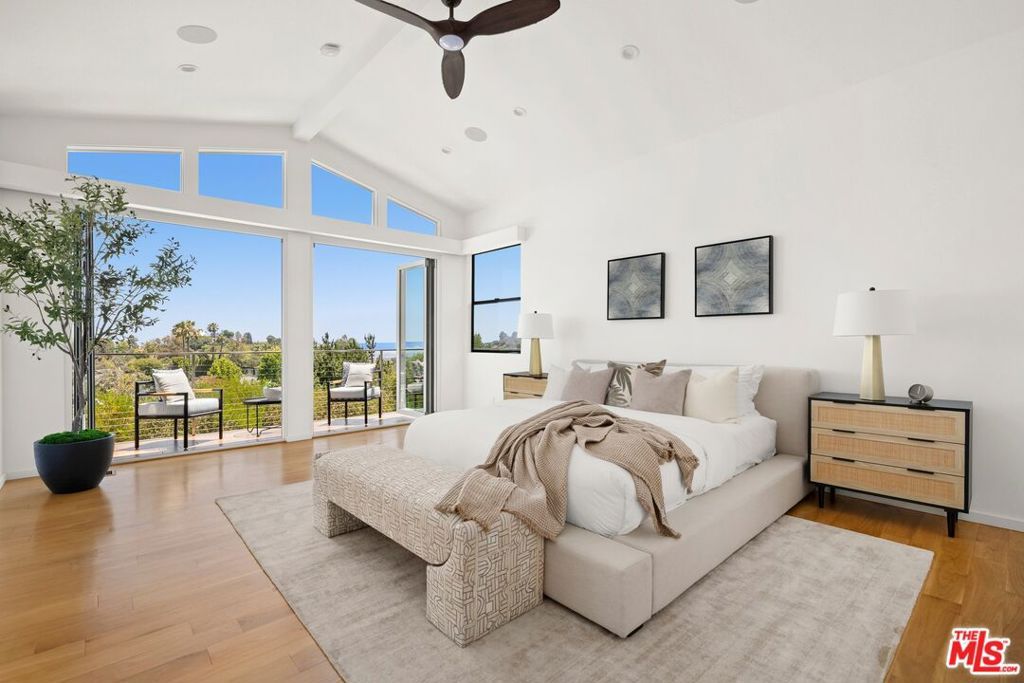 Image 18 of property listing at 2110 Westridge Road, Los Angeles, CA 90049