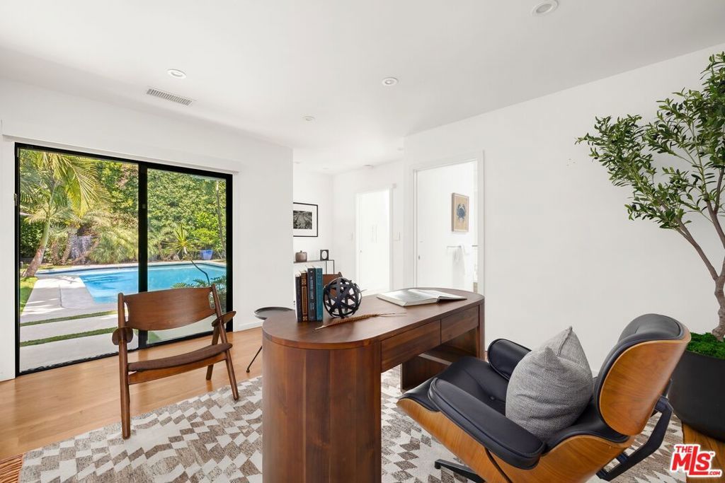 Image 29 of property listing at 2110 Westridge Road, Los Angeles, CA 90049