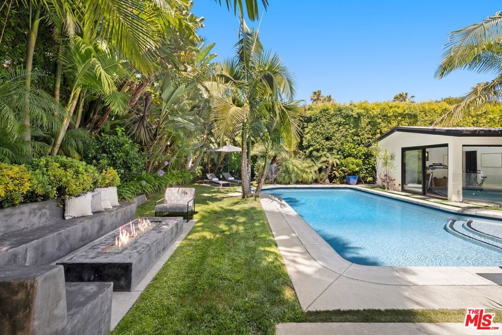 Image 33 of property listing at 2110 Westridge Road, Los Angeles, CA 90049