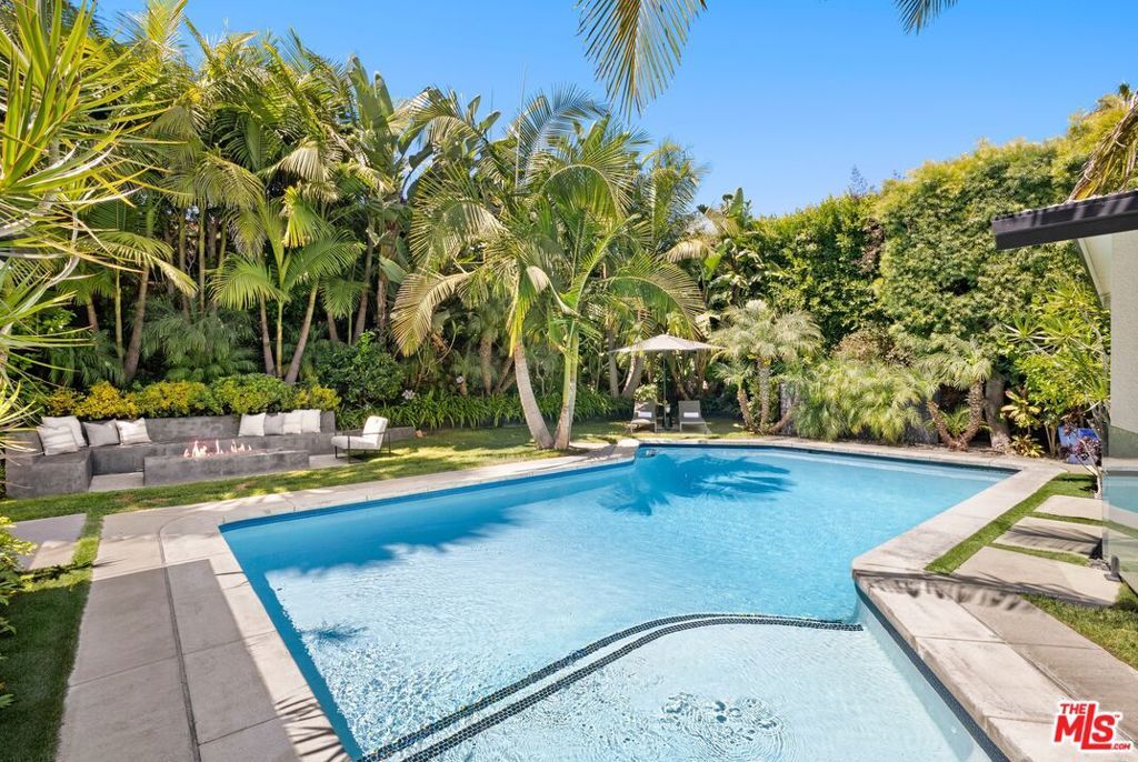 Image 35 of property listing at 2110 Westridge Road, Los Angeles, CA 90049