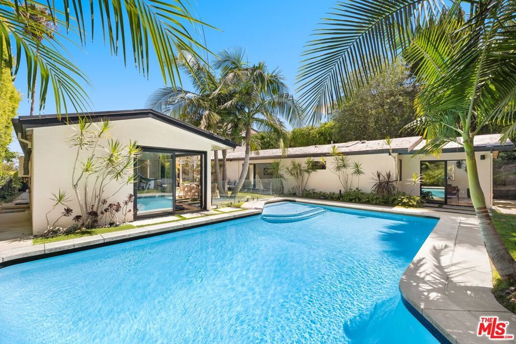 Image 36 of property listing at 2110 Westridge Road, Los Angeles, CA 90049
