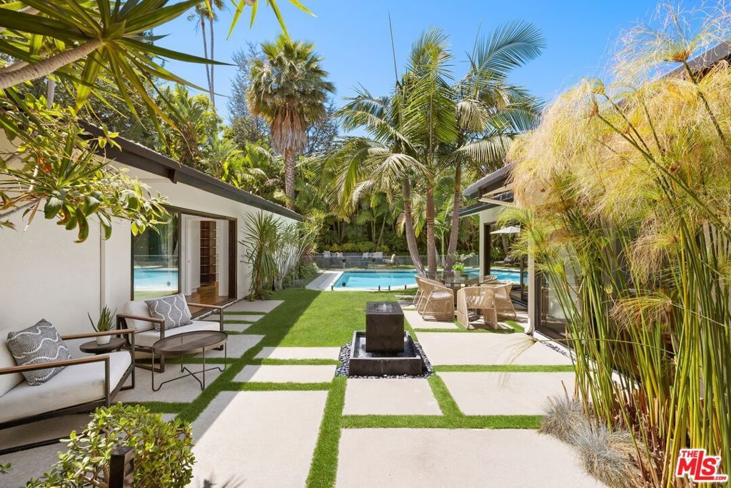 Image 38 of property listing at 2110 Westridge Road, Los Angeles, CA 90049