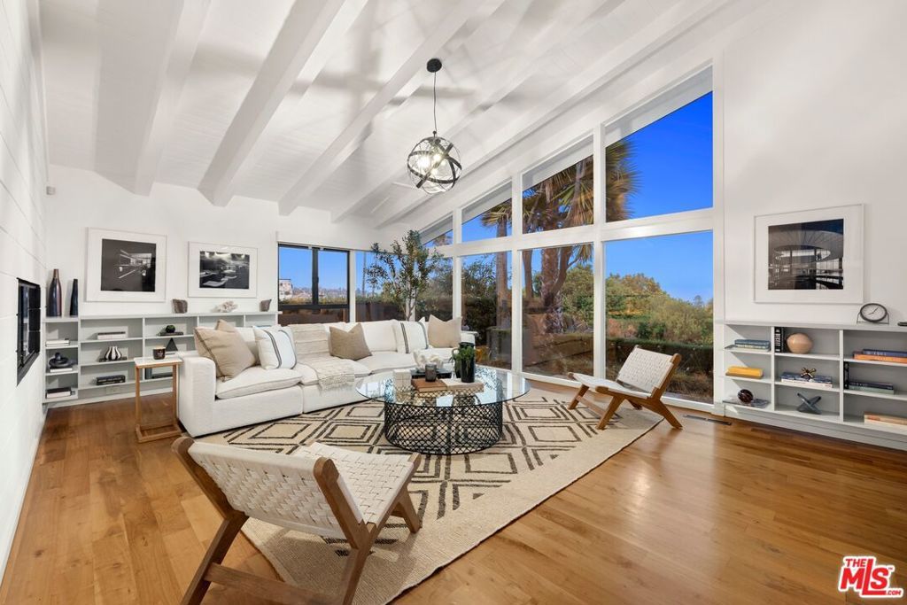 Image 41 of property listing at 2110 Westridge Road, Los Angeles, CA 90049