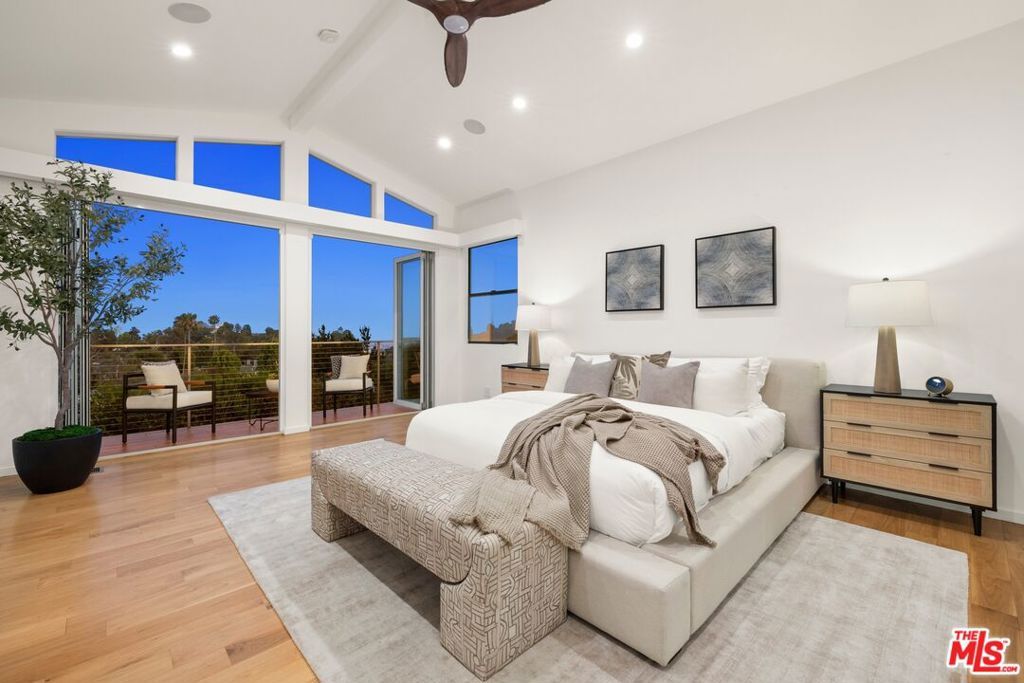 Image 42 of property listing at 2110 Westridge Road, Los Angeles, CA 90049