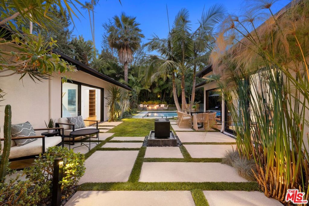 Image 43 of property listing at 2110 Westridge Road, Los Angeles, CA 90049