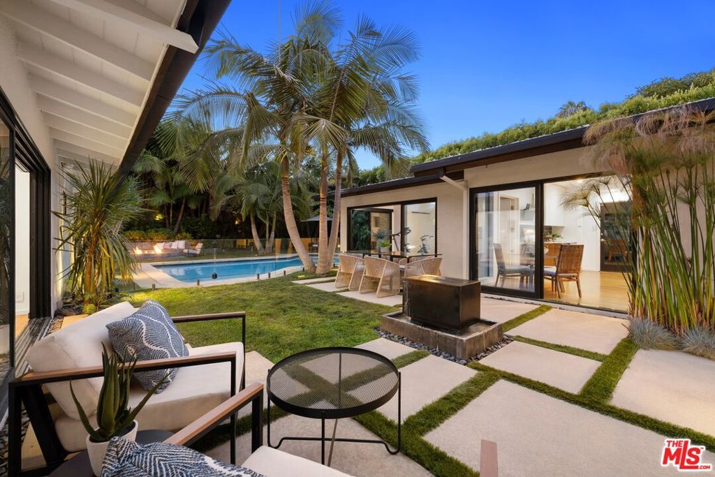 Image 44 of property listing at 2110 Westridge Road, Los Angeles, CA 90049