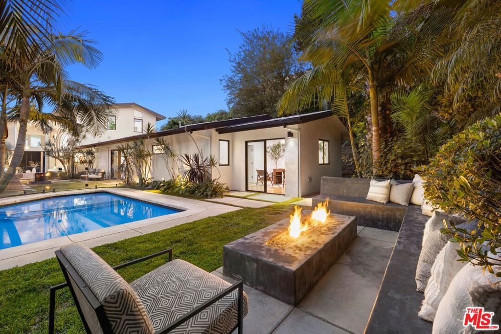 Image 45 of property listing at 2110 Westridge Road, Los Angeles, CA 90049