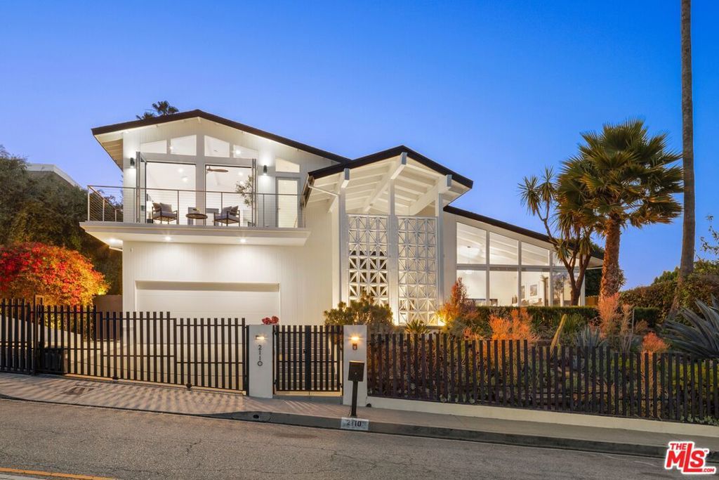 Image 49 of property listing at 2110 Westridge Road, Los Angeles, CA 90049