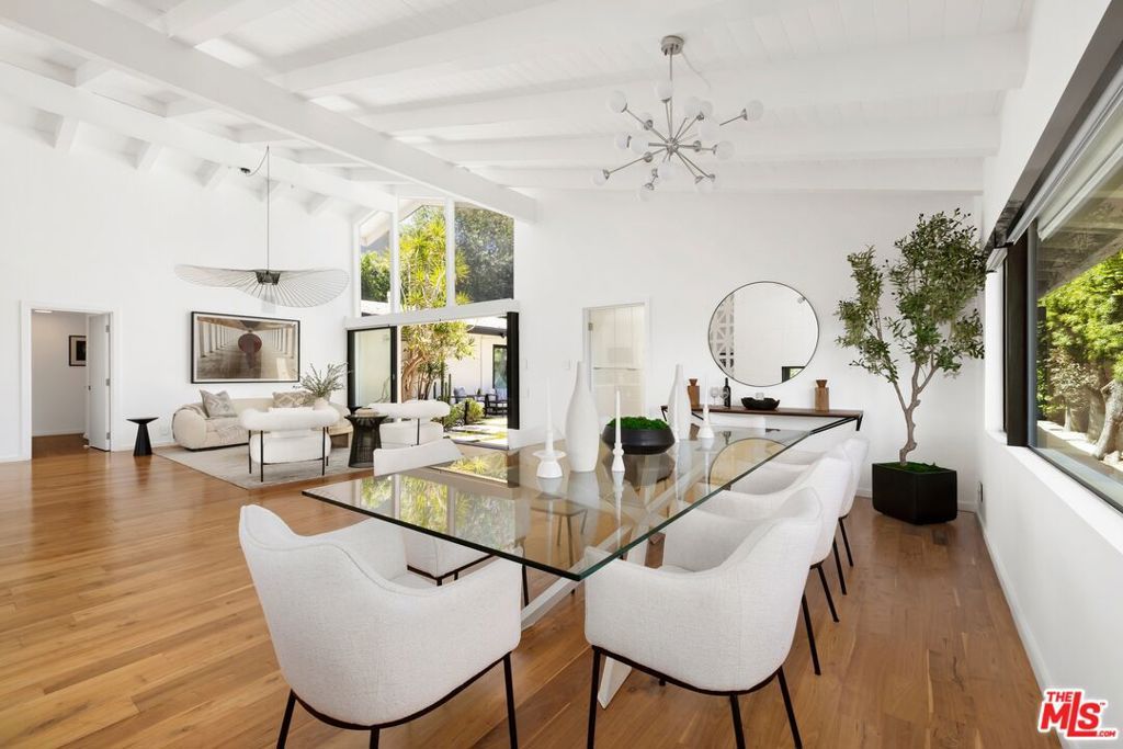 Image 9 of property listing at 2110 Westridge Road, Los Angeles, CA 90049