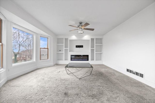 6913 Lewis Carroll Court, Johnston, IA 50131