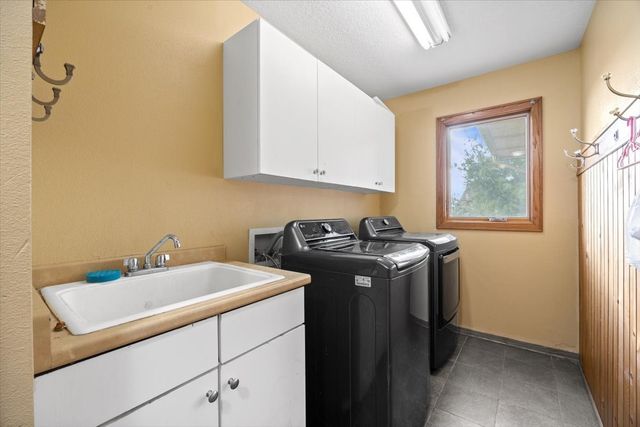 6913 Lewis Carroll Court, Johnston, IA 50131