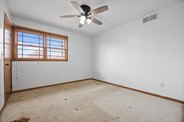 6913 Lewis Carroll Court, Johnston, IA 50131