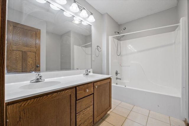 6913 Lewis Carroll Court, Johnston, IA 50131