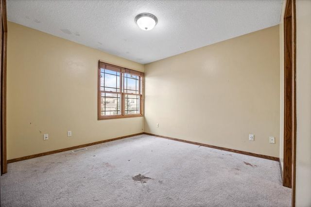 6913 Lewis Carroll Court, Johnston, IA 50131