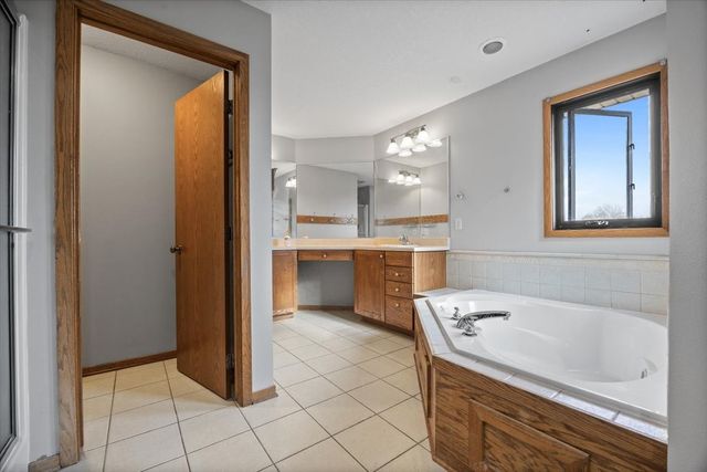 6913 Lewis Carroll Court, Johnston, IA 50131