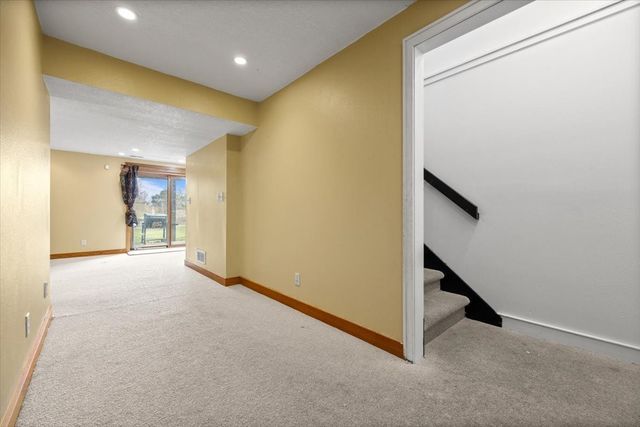 6913 Lewis Carroll Court, Johnston, IA 50131