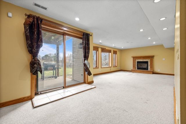 6913 Lewis Carroll Court, Johnston, IA 50131