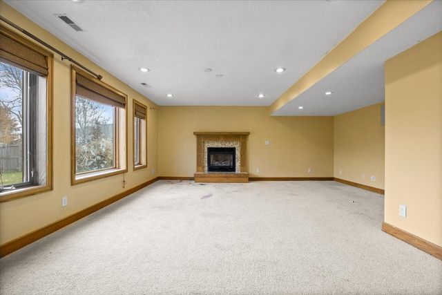 6913 Lewis Carroll Court, Johnston, IA 50131