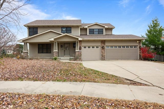 6913 Lewis Carroll Court, Johnston, IA 50131