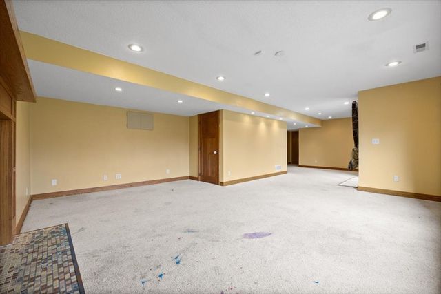 6913 Lewis Carroll Court, Johnston, IA 50131