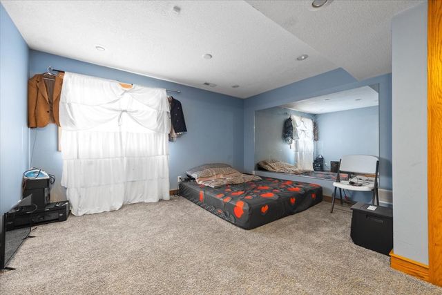 6913 Lewis Carroll Court, Johnston, IA 50131