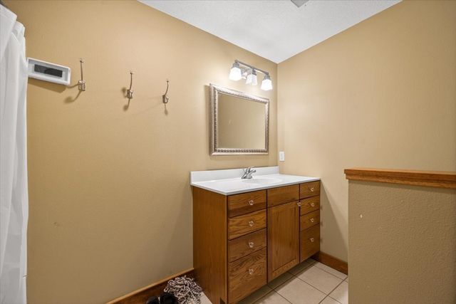 6913 Lewis Carroll Court, Johnston, IA 50131