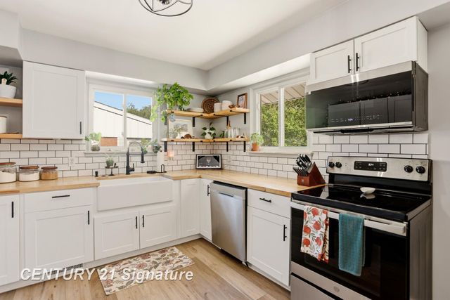 2101 N Brentwood Place, Essexville, MI 48732