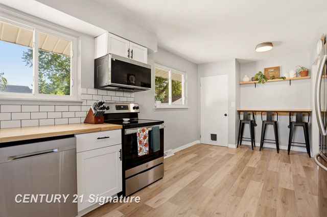 2101 N Brentwood Place, Essexville, MI 48732