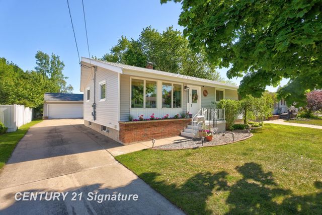 2101 N Brentwood Place, Essexville, MI 48732