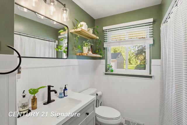 2101 N Brentwood Place, Essexville, MI 48732