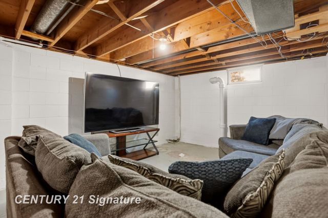 2101 N Brentwood Place, Essexville, MI 48732
