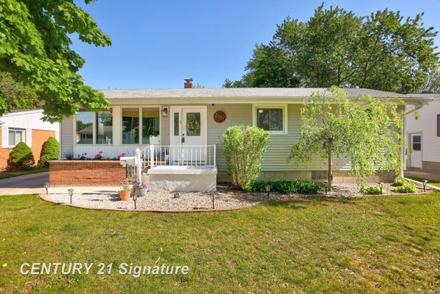2101 N Brentwood Place, Essexville, MI 48732