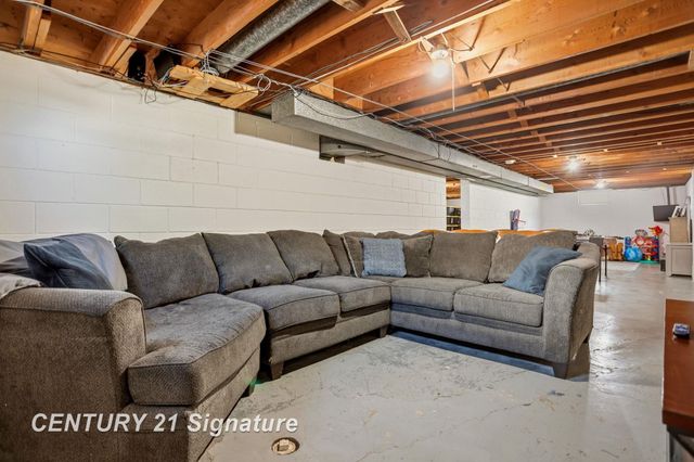 2101 N Brentwood Place, Essexville, MI 48732