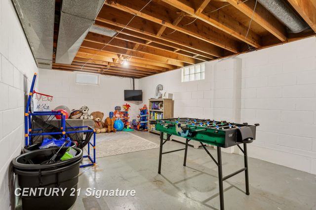 2101 N Brentwood Place, Essexville, MI 48732