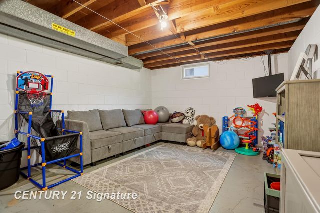 2101 N Brentwood Place, Essexville, MI 48732
