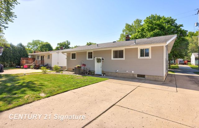 2101 N Brentwood Place, Essexville, MI 48732