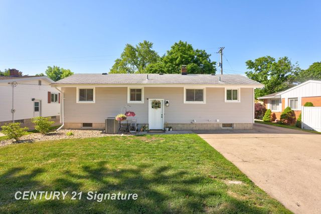 2101 N Brentwood Place, Essexville, MI 48732