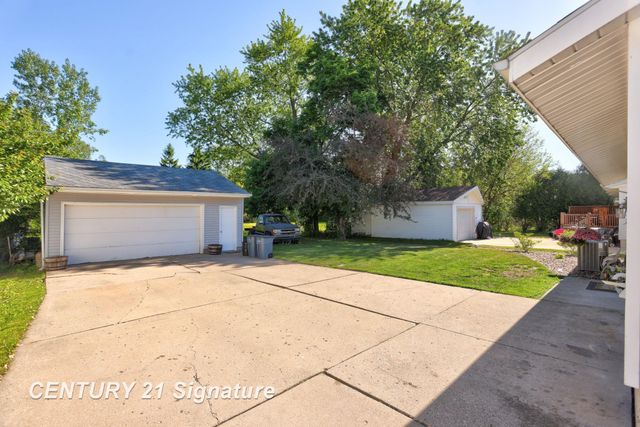 2101 N Brentwood Place, Essexville, MI 48732