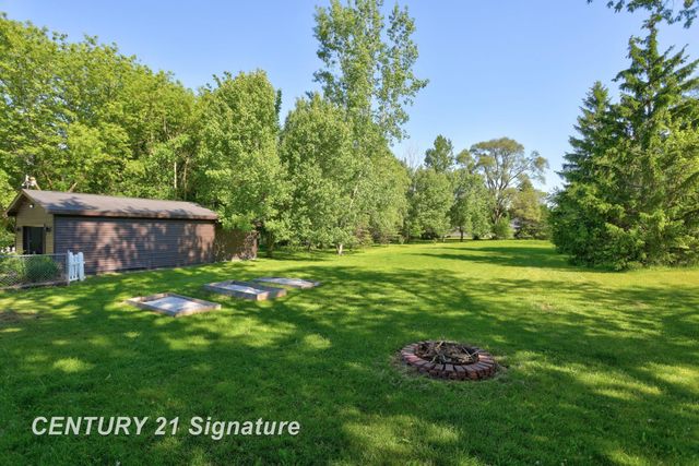 2101 N Brentwood Place, Essexville, MI 48732