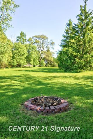 2101 N Brentwood Place, Essexville, MI 48732