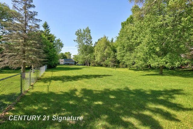 2101 N Brentwood Place, Essexville, MI 48732