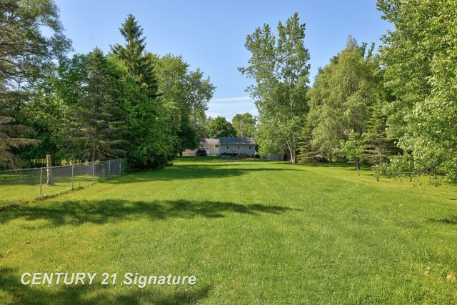 2101 N Brentwood Place, Essexville, MI 48732