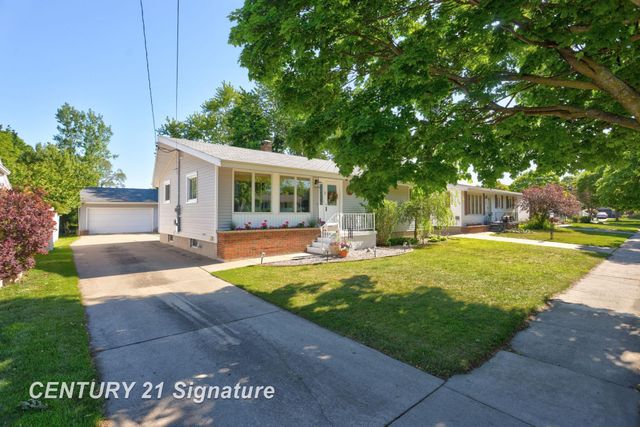 2101 N Brentwood Place, Essexville, MI 48732
