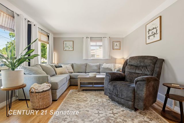 2101 N Brentwood Place, Essexville, MI 48732