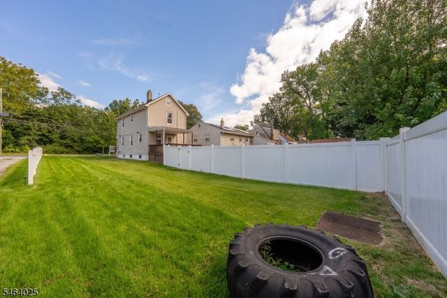 704 W Lake Ave, Rahway City, NJ 07065