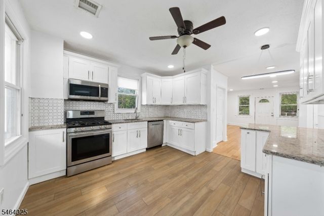 704 W Lake Ave, Rahway City, NJ 07065