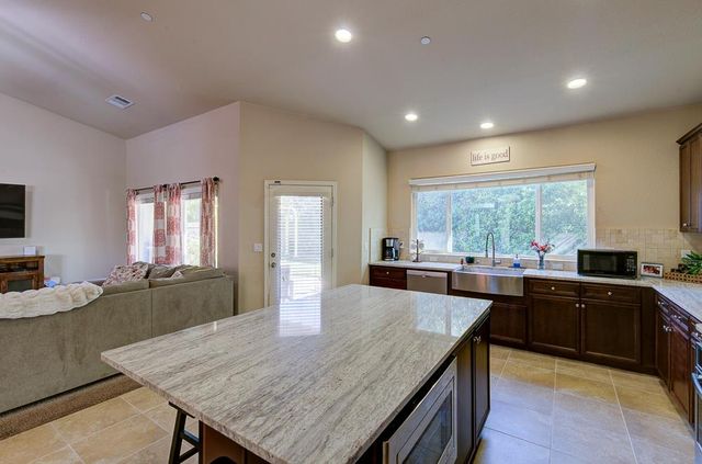 3118 Poe Avenue, Clovis, CA 93619