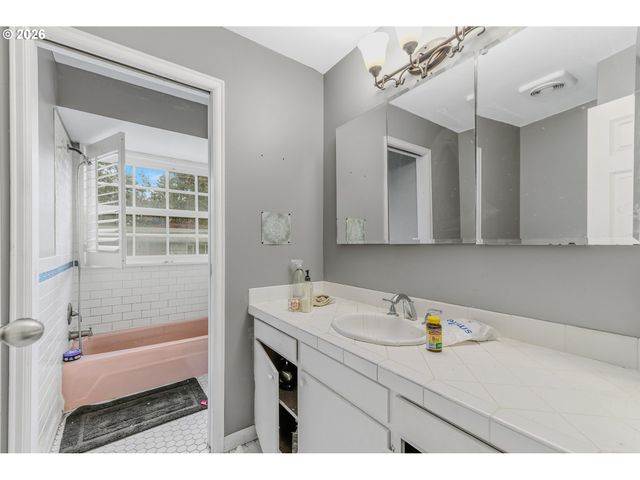 1025 Ne 176TH Ave, Portland, OR 97230