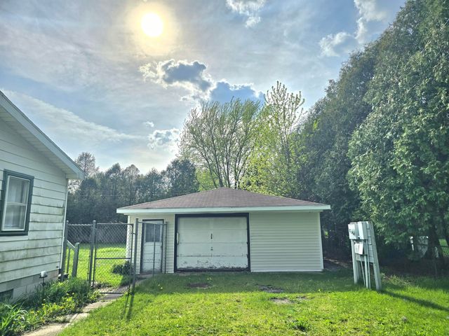 6862 NE Suburban Drive, Michigan City, IN 46360